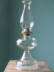 antique-oil-lamps-photo-10